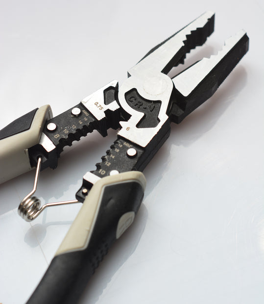 Specialty 9" Lineman pliers, 4 in 1