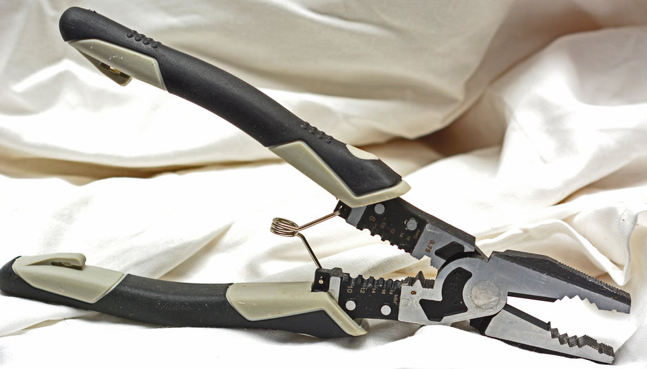 Specialty 9" Lineman pliers, 4 in 1